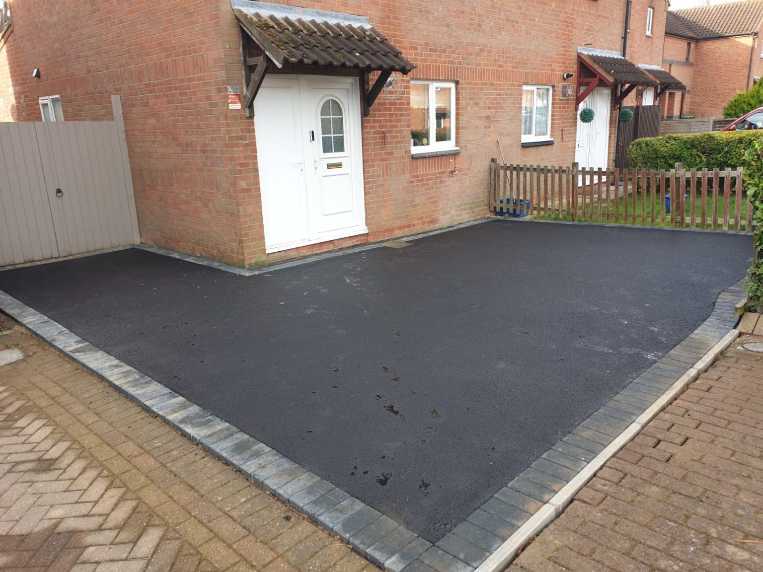 tarmac-driveways-driveways-patios-landscaping-fencing-by-jr